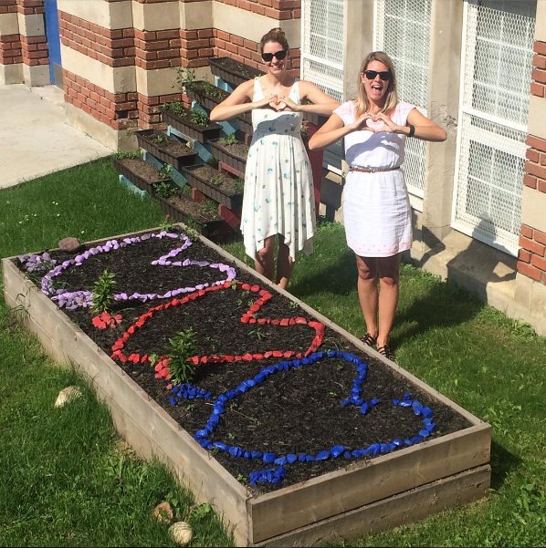 junedresses's tweet photo. June 27 - #junedresses repost of the day: heart gardens are a wonderful idea! https://t.co/PZQOzicttY https://t.co/pKOXuMjOFQ