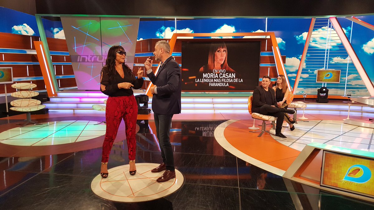 genteonline's tweet photo. Moria Casán le dio su apoyo a Messi en su decisión de dejar la selección #NoTeVayasMessi https://t.co/0n9u0M43ph https://t.co/PiYDTRqLml