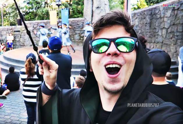 rubius_parody's tweet photo. LEVIOSAAH 7u7 https://t.co/1RYYR79yTJ