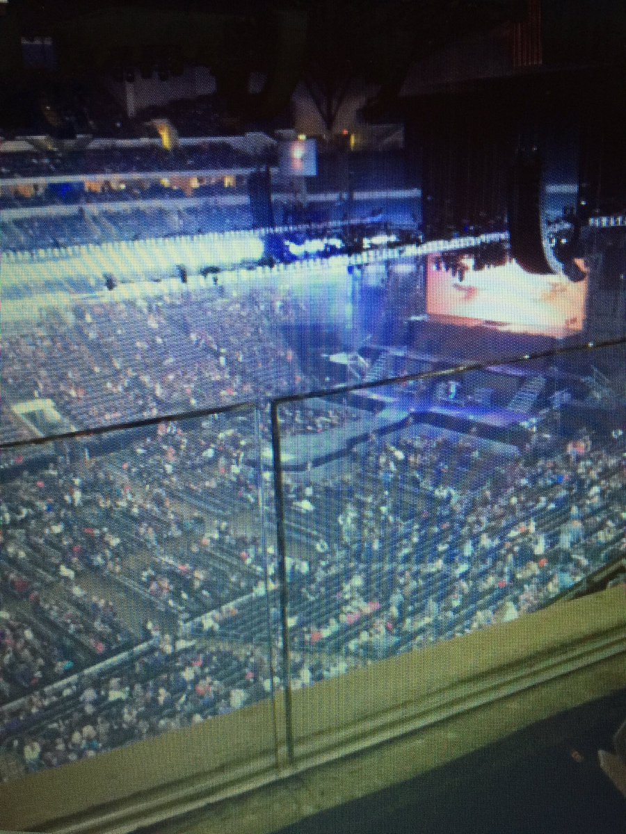 drewxrhode's tweet photo. my view at the believe tour vs my view at the purpose tour https://t.co/HkI7aUEBII