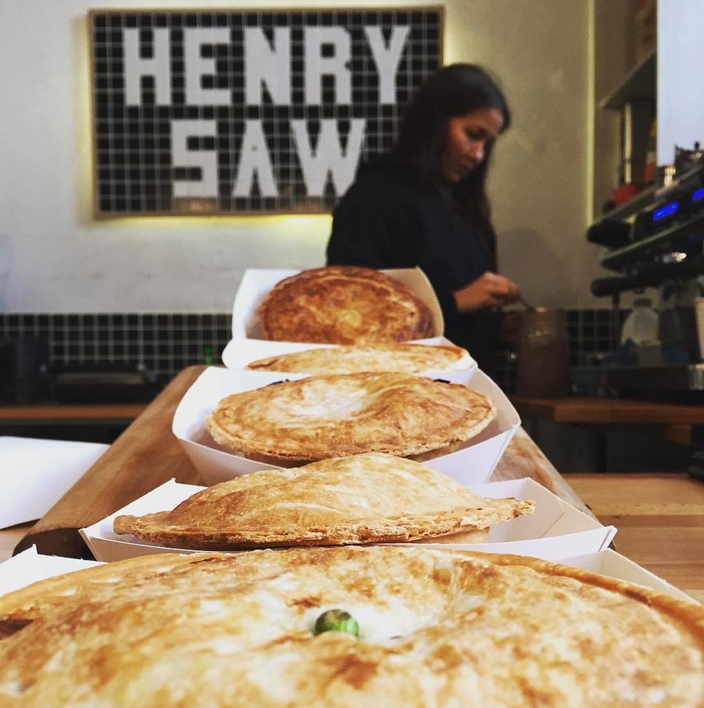 whatdidhenrysee's tweet photo. Pies, hot and yum  #whatdidhenrysee #henrysaw #vegan #perthvegan #perthisok #perthcafe #pe… https://t.co/59tRCrKJvx https://t.co/alj9DlQZhK