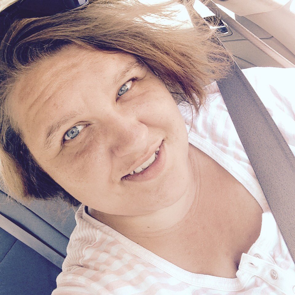 Mandedoe's tweet image. Was told that I was ugly and needed to pluck my eyebrows well guess what I'm #beautiful no matter what people say.