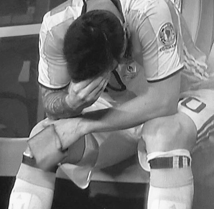 fraseRicotera's tweet photo. Vencedores vencidos 😕😢😢. Te banco #Messi, hoy más que nunca!! https://t.co/7iMJvjzaCE