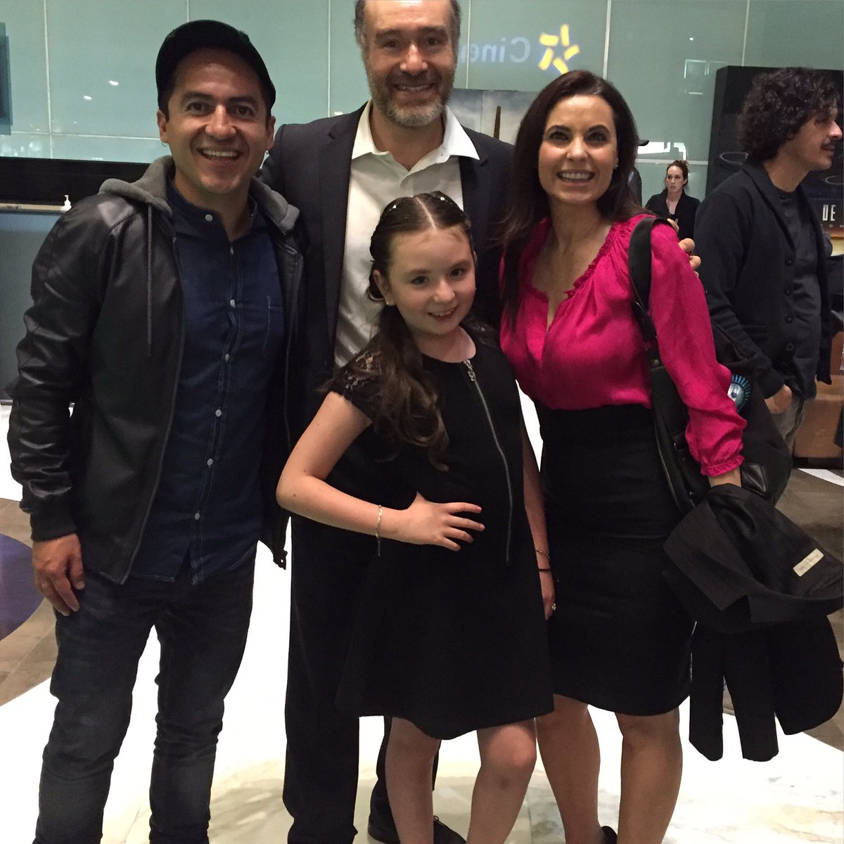 yolandaventura1's tweet photo. Hoy @odiseobichir62 y yo,fuimos de estreno #apoyamoselcinemexicano #LaNinaDeLaMina felicidades! 👏🏼👏🏼@FernandaSasse https://t.co/NrfAN68GTM