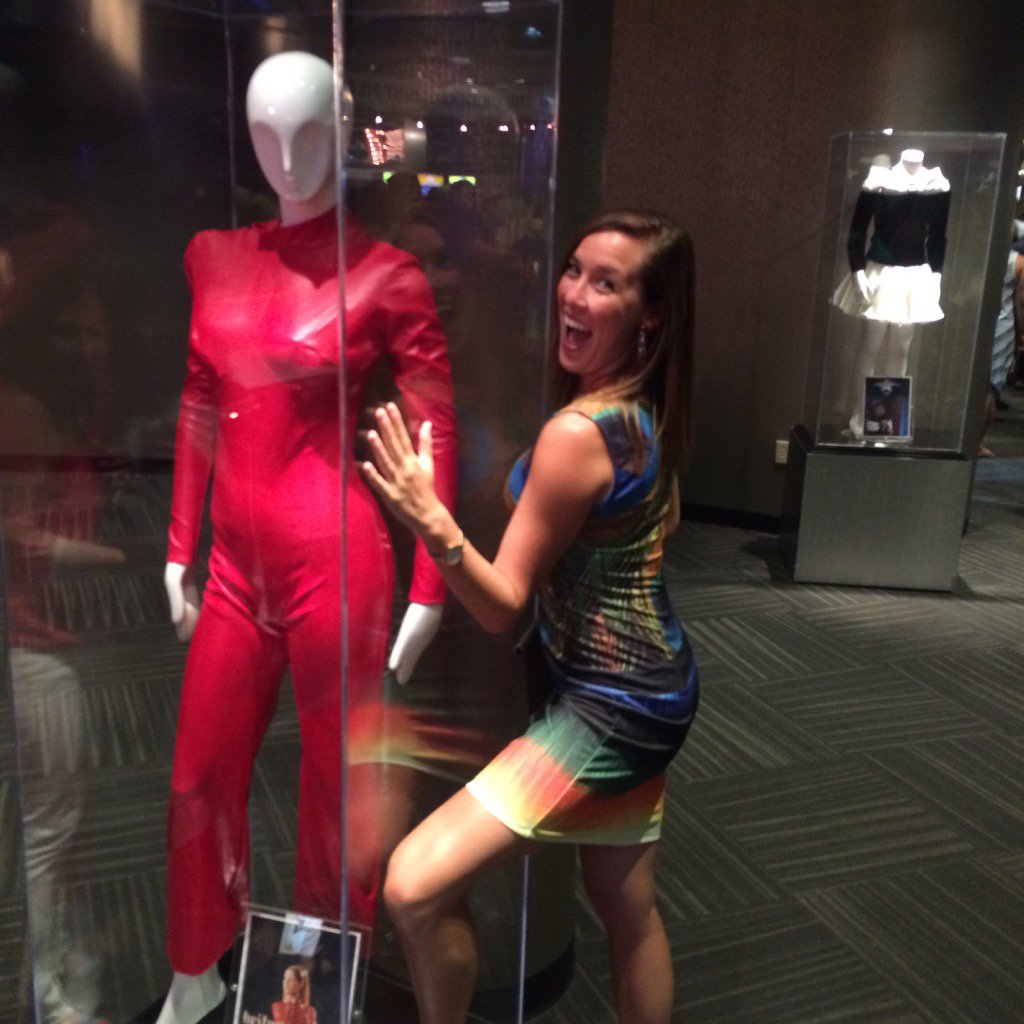 MarielleMohs's tweet photo. Oops....I did it again (and fell in love with Britney Spears all over again at her show in Vegas) #theredsuit https://t.co/j5aM57i9wa
