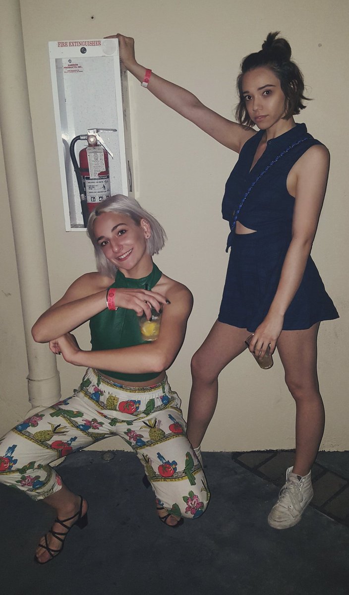 aripaulina_'s tweet photo. me &amp; heather e (one letter off) #HeatherD #theparanoyds https://t.co/c32JH7Y5Ot