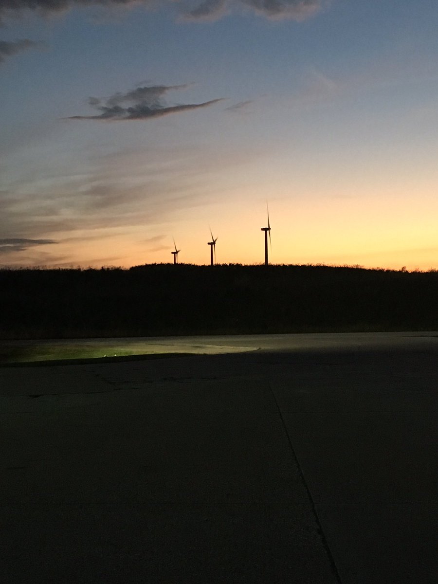 tomgill97's tweet photo. Sunset in Walnut, Iowa #RoadTrip2K16 #50StateClub #MiddleofNoWhere https://t.co/WuXkA6Wnik