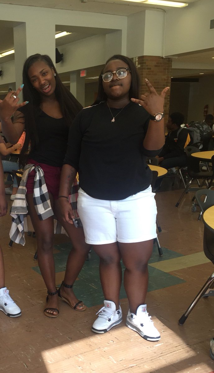 chazimen's tweet photo. I love shyyyyyyy so much ❤️👯💉 https://t.co/ttZu9vPgW8