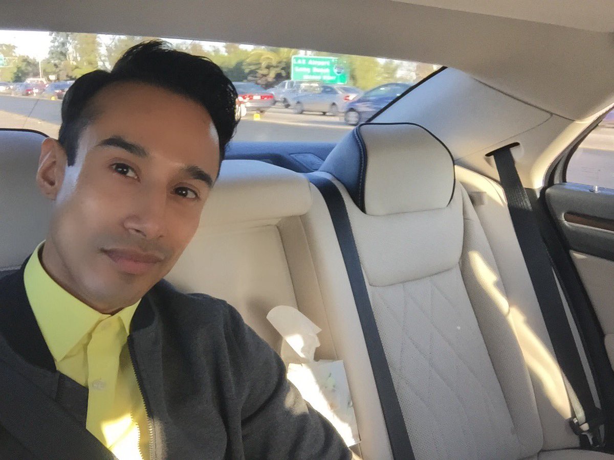 THESTYLEGUYDE's tweet photo. I am @VFSocialClub Member ! Excited to use the new digital platform and share with y'all #VFSO x @TheBloggerBabes https://t.co/Pgk3DjBJSt