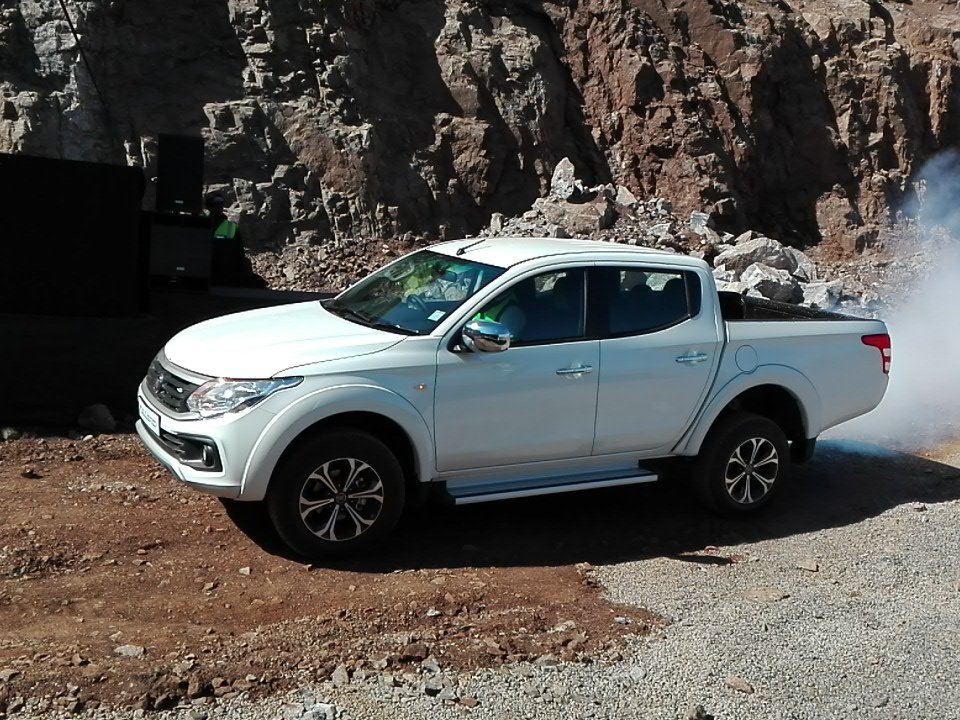 AutoTraderSA's tweet photo. Fiat Fullback 4x2 is slightly narrower and lower than the 4x4 Fullback @Fiat_SA #FiatFullbackSA https://t.co/71mOKRx86c