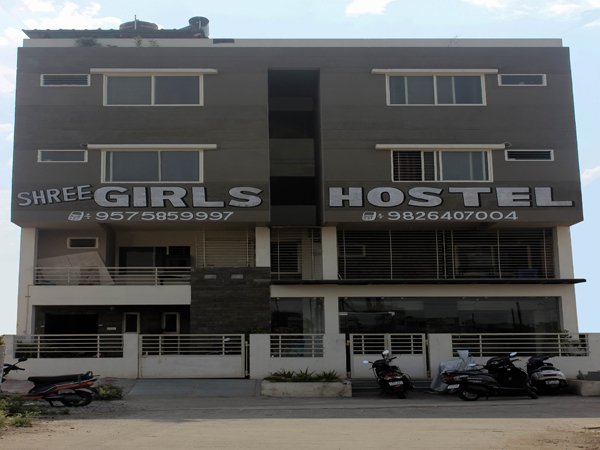 hostelinindore tweet picture