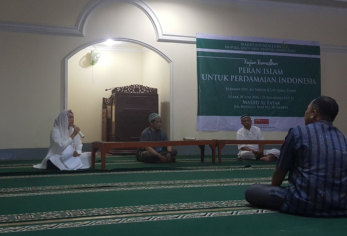 Ibu  <a href="/yennywahid/">Yenny Zannuba Wahid</a> sedang memberikan sambutan dalam acara Kajian Ramadhan " Peran Islam untuk Perdamaian Indonesia "