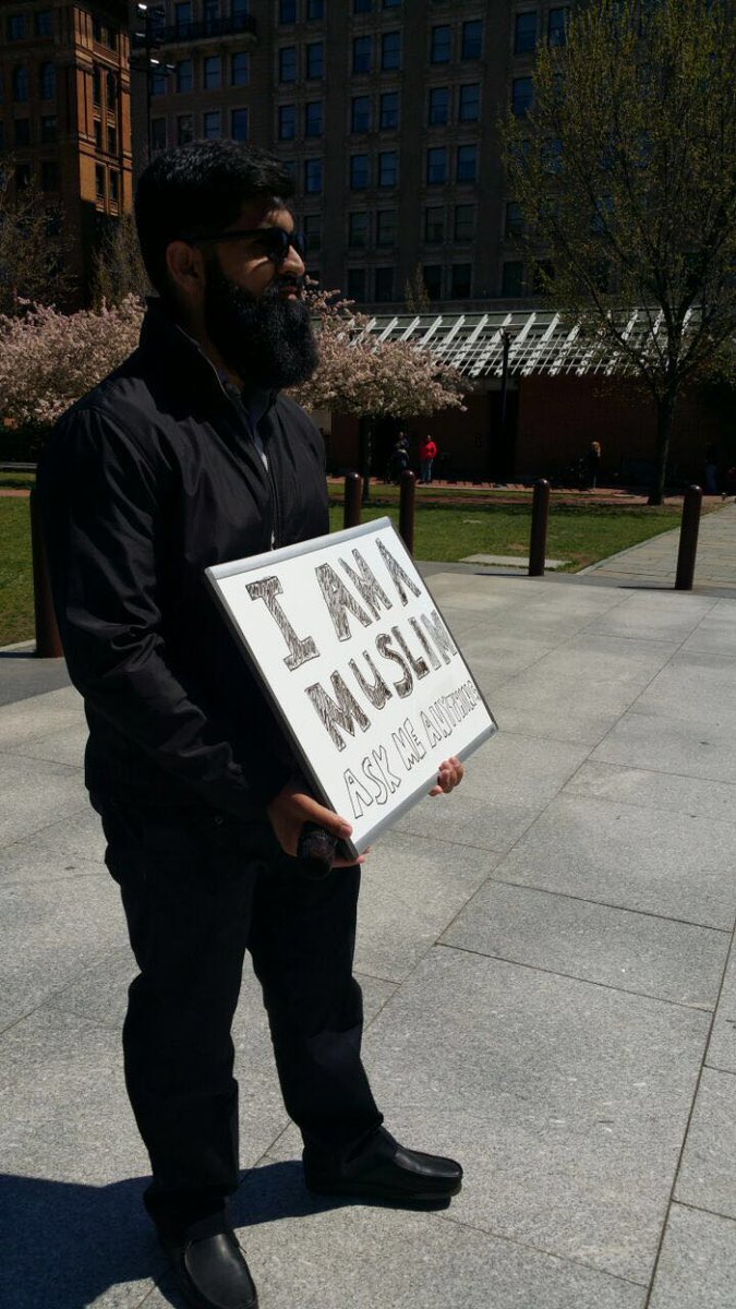 musasattar's tweet photo. I AM A MUSLIM
https://t.co/uAuzmnfoAX
#ReviewReligions clearing misconceptions about Islam #USATour2016
#IAmAMuslim https://t.co/d0swCHNTKC