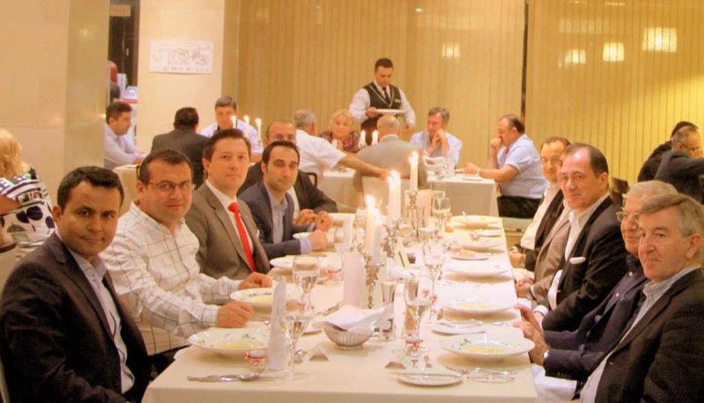 emrelini's tweet photo. DTIK Blg.Bşk.@edisemre duzenledigi iftara 50den fazla işinsanı katldı @_sgokce @susliomer @Berna_Ilter @DTIKiletisim https://t.co/fiuX3yVVkz