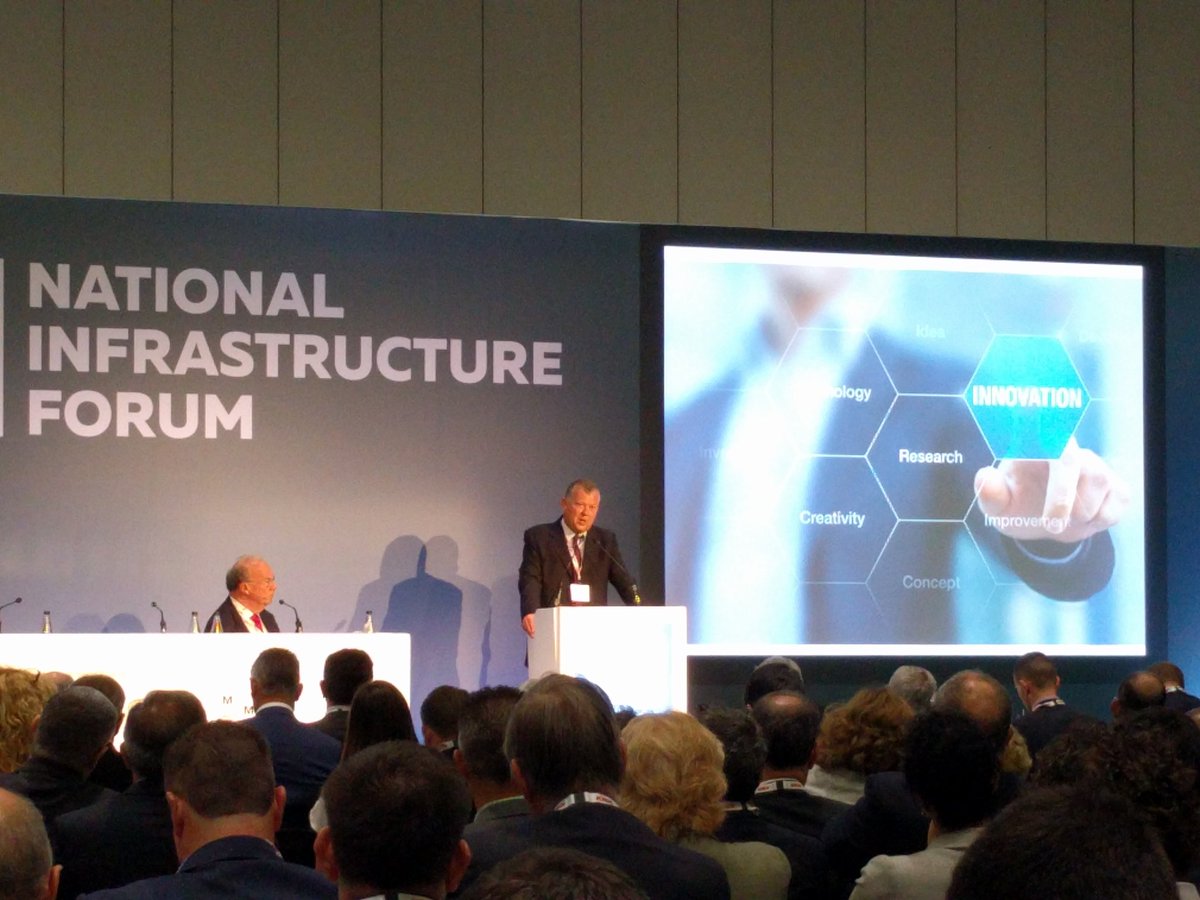 MamasAnEngineer's tweet photo. Keith Howells showing how @MottMacDonald is leading the way in #smartinfrastructure at #NIF16 https://t.co/3nogt6RH78