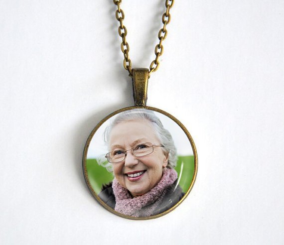 ZG_thisnew's tweet photo. Custom Photo Necklace,Personalized Photo Pendant,Photo Keepsake Necklace, CUSTOM HERE: https://t.co/m9Edw40zwV https://t.co/i3en0DvuZx