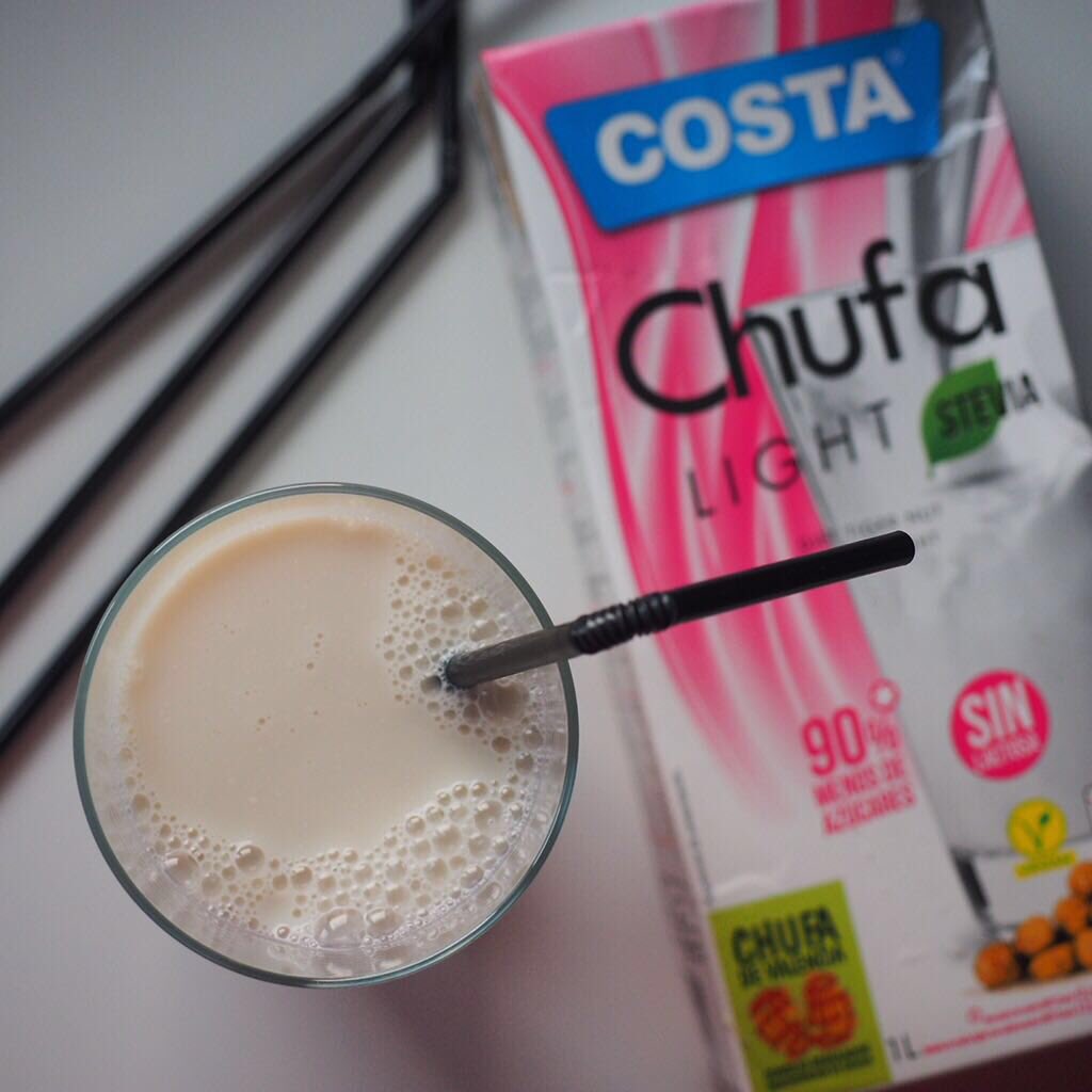 lamaletadeferylau (@laurilla_mor) on Twitter photo ¿Os apetece una bebida de chufa bien fresquita? ☀️🌴🤗 #horchata #horchatacosta <a href="/Degustabox/">Degustabox</a> ¿Os apetece una bebida de chufa bien fresquita? ☀️🌴🤗 #horchata #horchatacosta <a href="/Degustabox/">Degustabox</a>