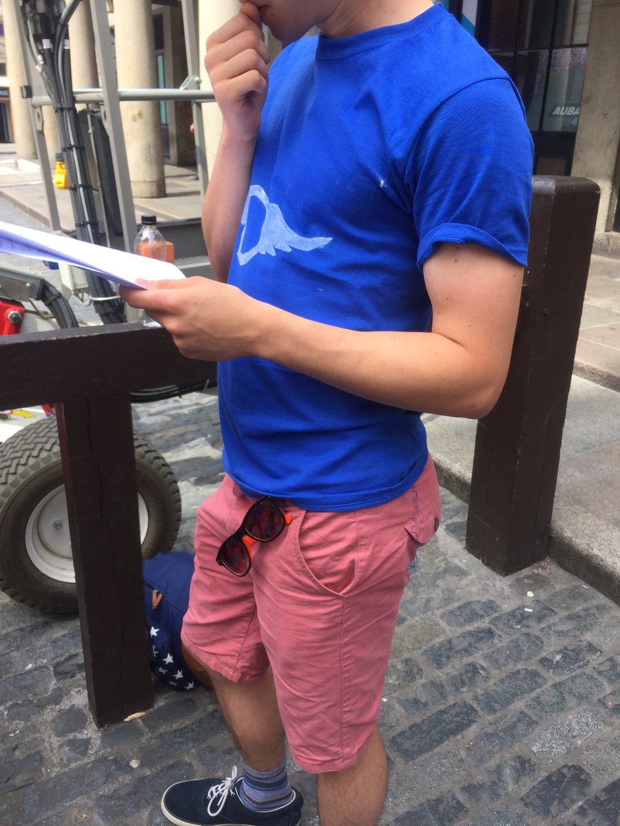 Davesdisciples1's tweet photo. Best outfit of the day goes to hector #blueandpink #colourclash https://t.co/V3pXzA8Pbc