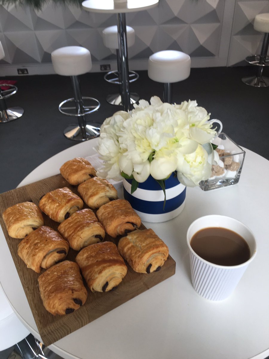 electricstring's tweet photo. A nice welcome from @SuperyachtEvent #SYDW #itsastringthing https://t.co/hpykArC0l6