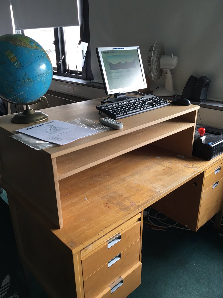 MrValentineDHT's tweet photo. Loving my new stand up desk. Thank you to the Design and Manufacture class https://t.co/4jOKboJMoP