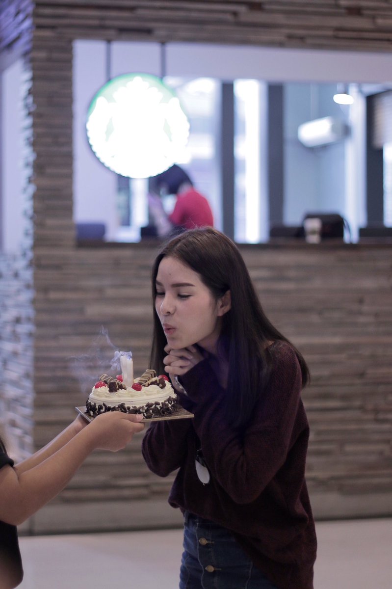 pitchchanya_r's tweet photo. พู่ววววววววว 😗💨🎂 #linpitaying #yinglinbd2016 https://t.co/M3wyy9l11d
