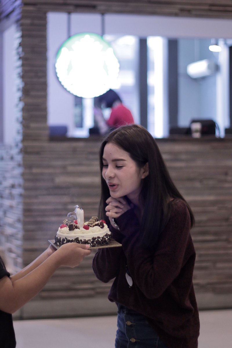 pitchchanya_r's tweet photo. พู่ววววววววว 😗💨🎂 #linpitaying #yinglinbd2016 https://t.co/M3wyy9l11d