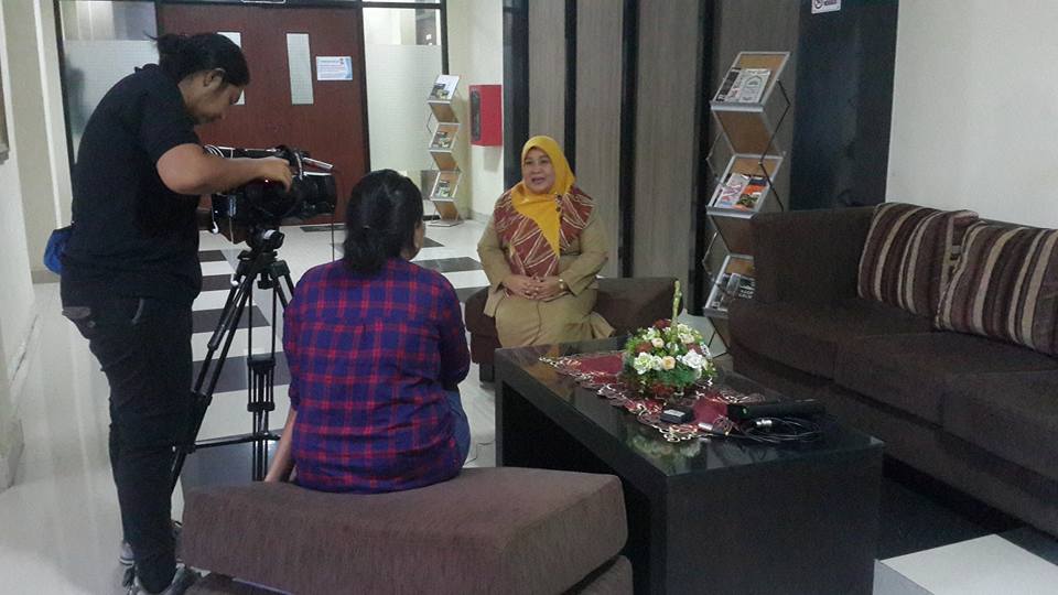 Pagi ini Kadisporabudpar Ibu Oemy F sedang diwawancarai oleh kru dr stasiun TV ANTV. #welovebalikpapan #welovecities