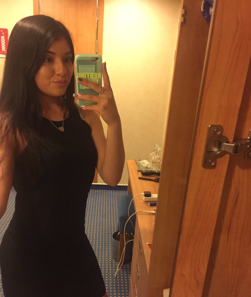 robynismobbin's tweet photo. 🛳 #captaindinner 🏝🔜 https://t.co/n3aUkhkIAY