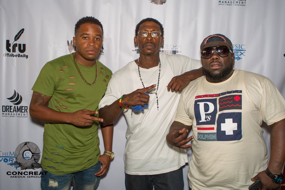 TheReal_DonDolo's tweet photo. 100%Real Movement Don Dolo &amp; New Orleans own 5th Ward Weebie snapping it up. Texas &amp; Louisiana Link up in Hollywood https://t.co/4IQvXRveTZ