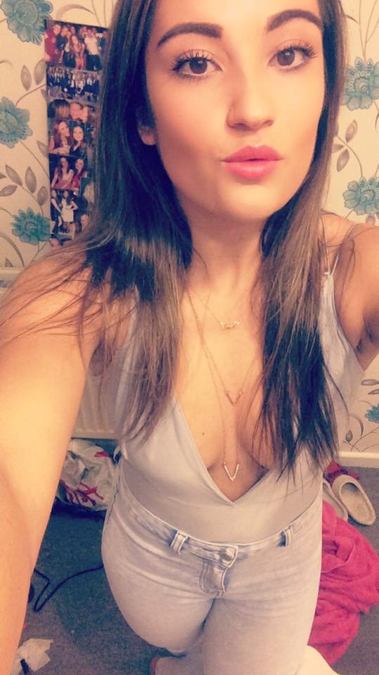 BlogWebcamsxxx's tweet photo. Going out with no bra #nsfw https://t.co/SYO7EbdQvo
