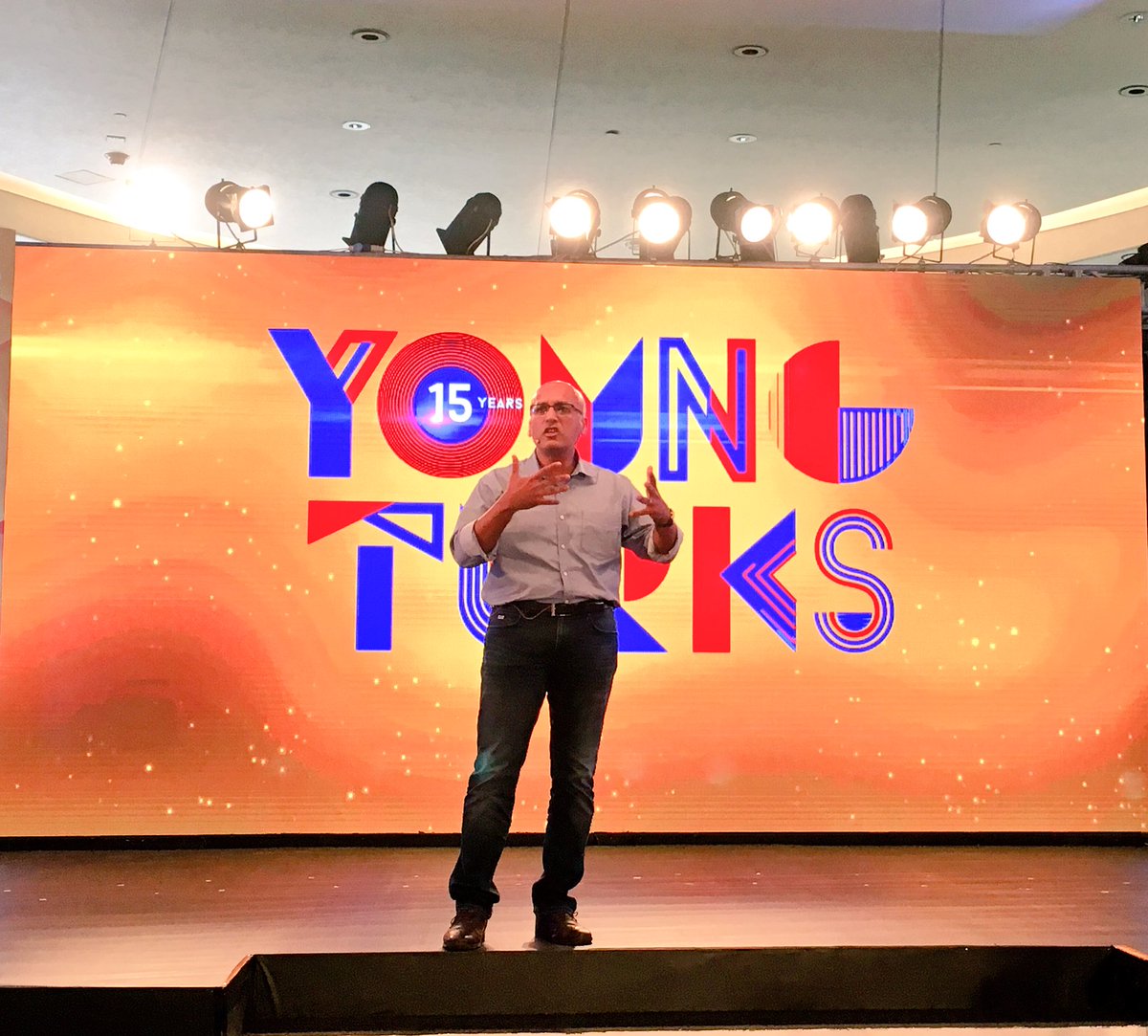 ishaaangupta's tweet photo. @mobhat talking #startups taking the pilot seat and 'landing the plane' at #YoungTurks15 @CNBCTV18News @sequoia https://t.co/xsNVnXG2RZ