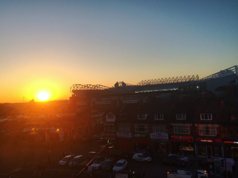 ManUtd_ID's tweet photo. Sunset di Theatre of Dreams! https://t.co/1XwfAzQwUn