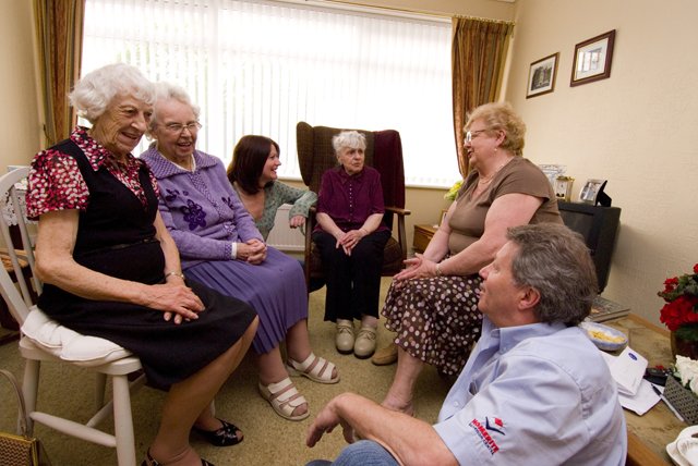 HIKidderminster's tweet photo. Do you enjoy the company of the Older generation?
Do you love hearing their fascinating stories? 
Become a CAREGiver https://t.co/zwMiAPy9VF