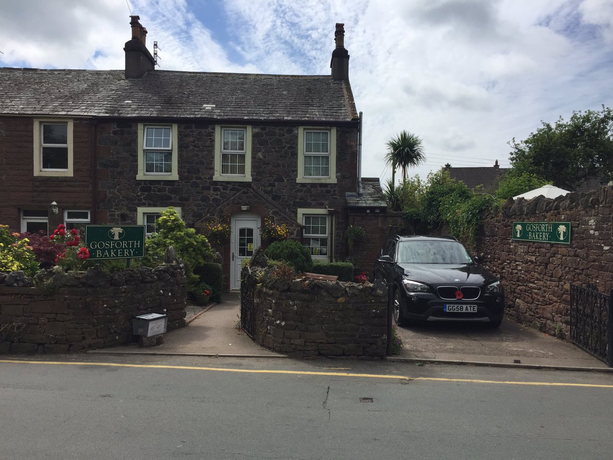 😋👍 The best little bakery shop in the #lakedistrict 🍗🍪 #NotJustLakes