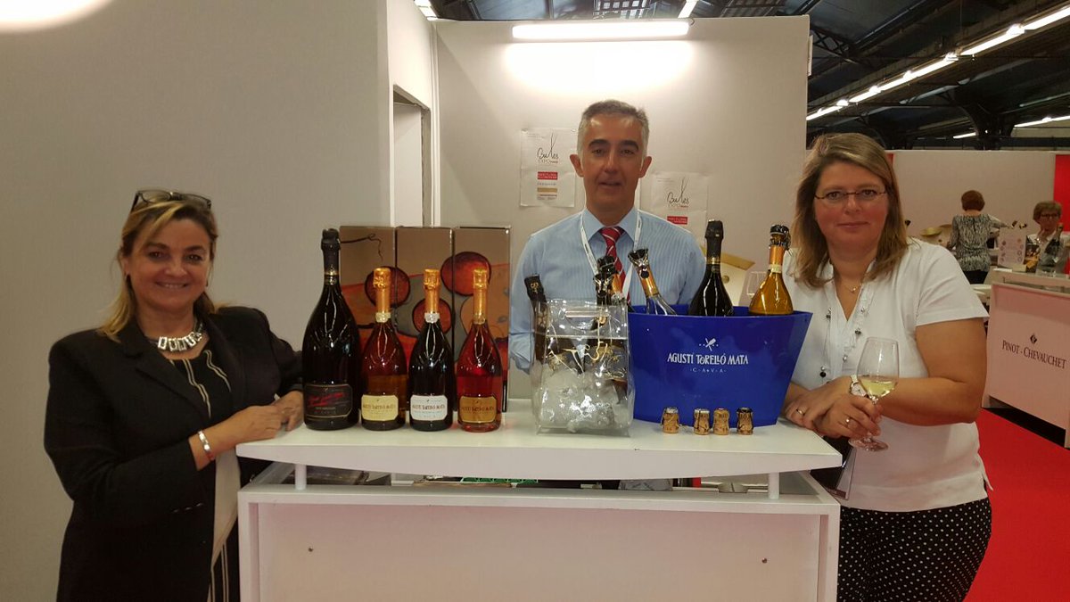CellerKripta's tweet photo. Bulles Expo #Paris #cava #sparklingwine #GranReserves #bubbles :) https://t.co/7OTtLxfOgE