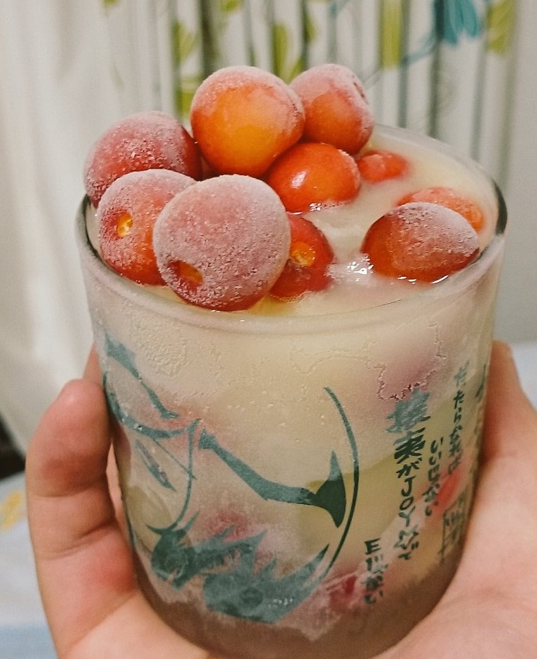 禁断の食べ物 さくらんぼをカルピスに入れて冷凍するとめちゃくちゃ美味しくなる Togetter 禁断の食べ物 さくらんぼをカルピスに入れて冷凍するとめちゃくちゃ美味しくなる Togetter