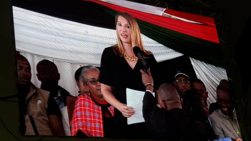 paulakahumbu's tweet photo. Ms Higginsbottom depty Secretary of State delivers @Potus message #BurnIvory USA to redouble support to @kwskenya https://t.co/TCi7ICAqqY