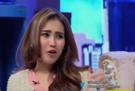 IMAAwards_ID's tweet photo. Uhuuyyy ada yang cembokir atau gimana nih bu @aytingnew92 ama @TarraBudiman :D #CecepyMauLebaran https://t.co/hHrw7HMsxr