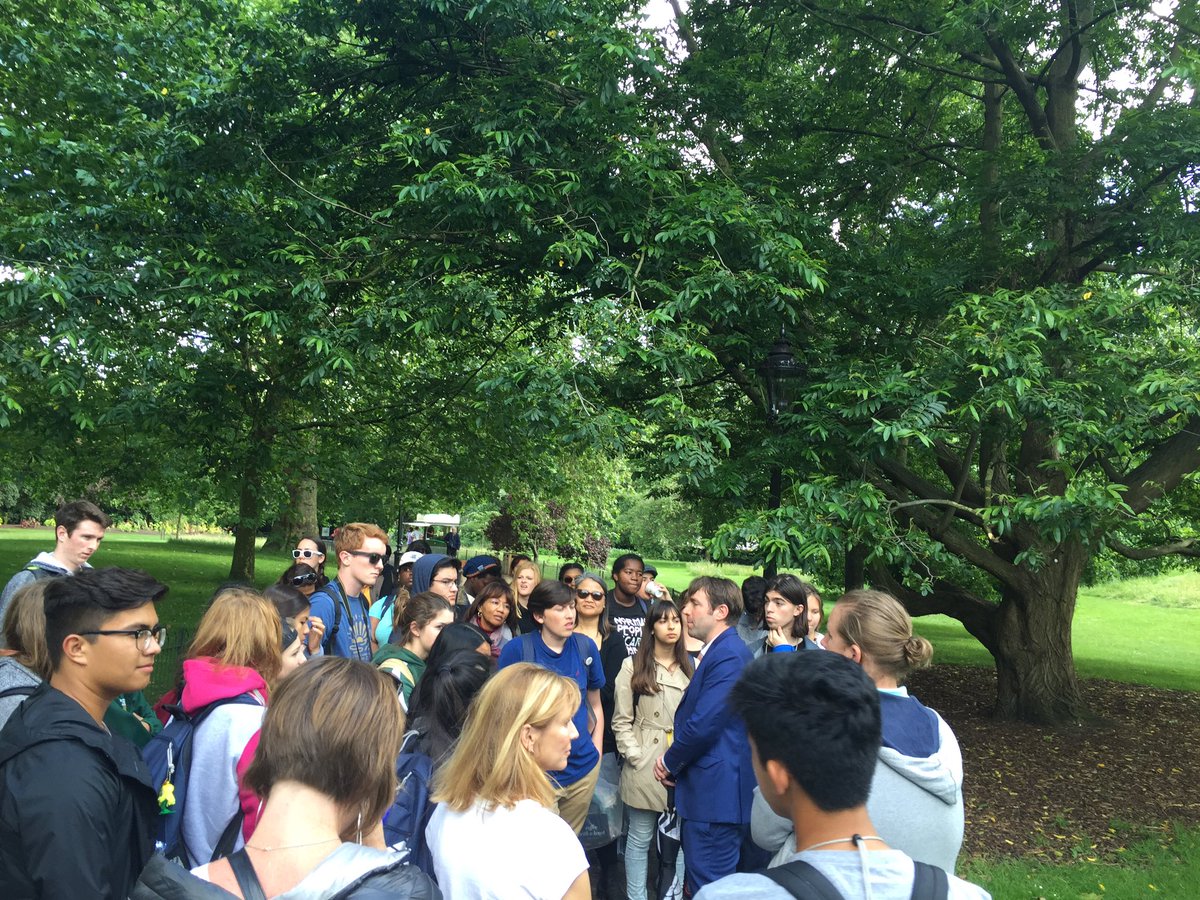 LBPLitTour2016's tweet photo. Our guide (blue suit) Alan was fantastic! #bluebadgeguides we walked through the park to get to Buckingham https://t.co/4HdNXnbxBc