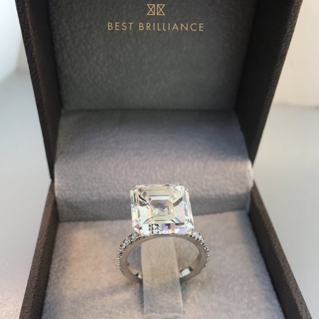 xCHAMPAGNEGEMx's tweet photo. #MyLoveAffairWithDiamonds with #BestBrillianceDiamonds for #AbsoluteAsscher! #ChampagneGem #YourDailyDoseOfSparkle https://t.co/eO1guOlqtg