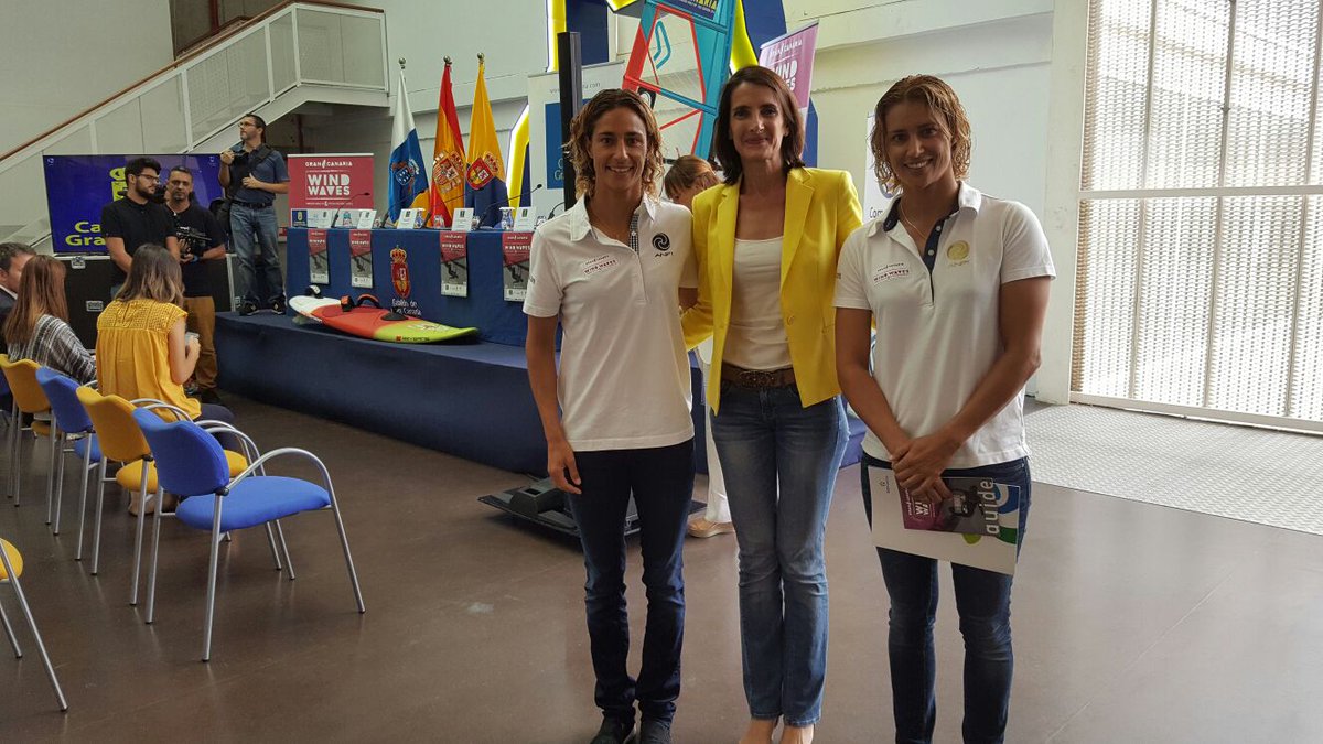 Con las hermanas <a href="/morenotwins/">morenotwins</a>, ejemplos de grandes mujeres deportistas y un orgullo para <a href="/Deportecanario/">Deporte canario</a> #GCWWF2016