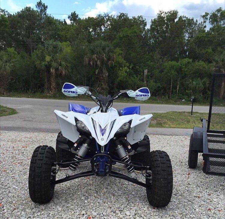 alexacuna_13's tweet image. My quad sexy