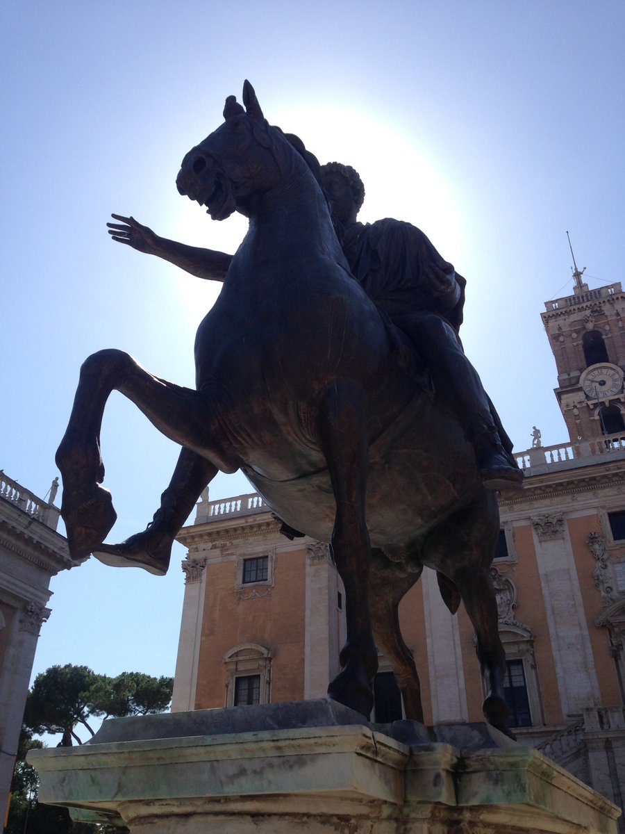 Darioandreucci's tweet photo. #Statues in #Rome? Not only beautiful but also useful to protect you from the Sun! 38* Celsius. https://t.co/lMNrtf3W3f