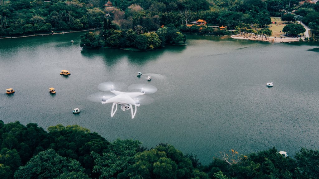 DJIGlobal's tweet photo. FYI: #DJI #Phantom4 can accruately RTH with the press of a button. #GPS #GLONASS https://t.co/jTa5sp6x4U #DJITech https://t.co/SfVbvXTyuF