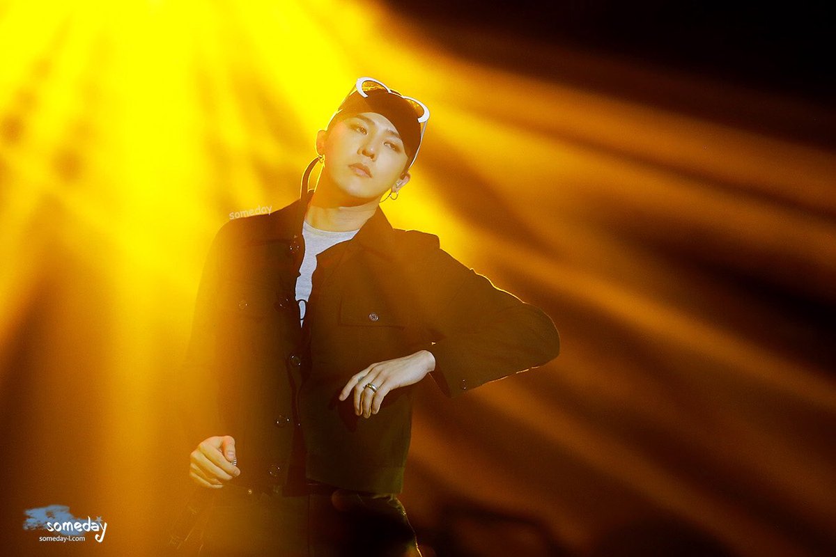 liuliu1350's tweet photo. 160626 #BIGBANG #madevip tour in Dalian #GD HQ-4 https://t.co/T3UlUxLlrS