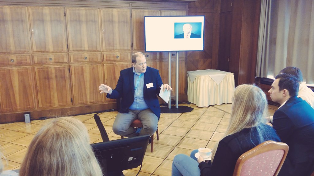 AntonLPvV's tweet photo. Gerade starten die #Workshops zu #Eventrecht & #Partizipation beim #praxisfrühstück in #Stuttgart https://t.co/aisFwVN77X