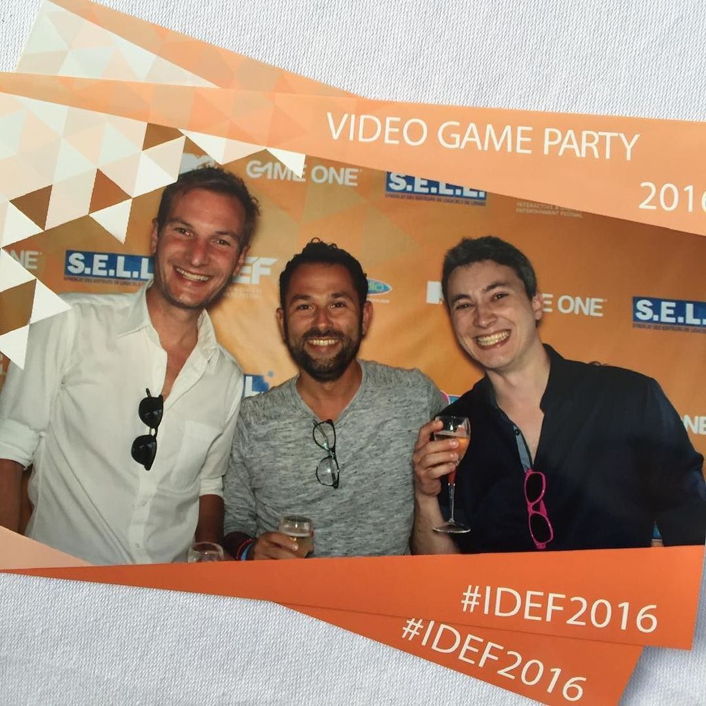 JulienTellouck's tweet photo. Soirée #IDEF2016 #SELL avec @Thomas_Grellier et Jérémy #videogames #jeuxvideo https://t.co/sYhkiK95Tp https://t.co/gRPoxZ9r5c