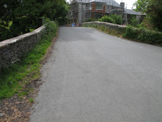 TheGamechanger's tweet photo. The benefit of having a #Lengthsman in your Parish ~ a before & after shot of #LowickBridge https://t.co/fHdIvc0gL4
