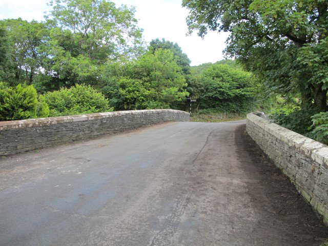 TheGamechanger's tweet photo. The benefit of having a #Lengthsman in your Parish ~ a before & after shot of #LowickBridge https://t.co/fHdIvc0gL4