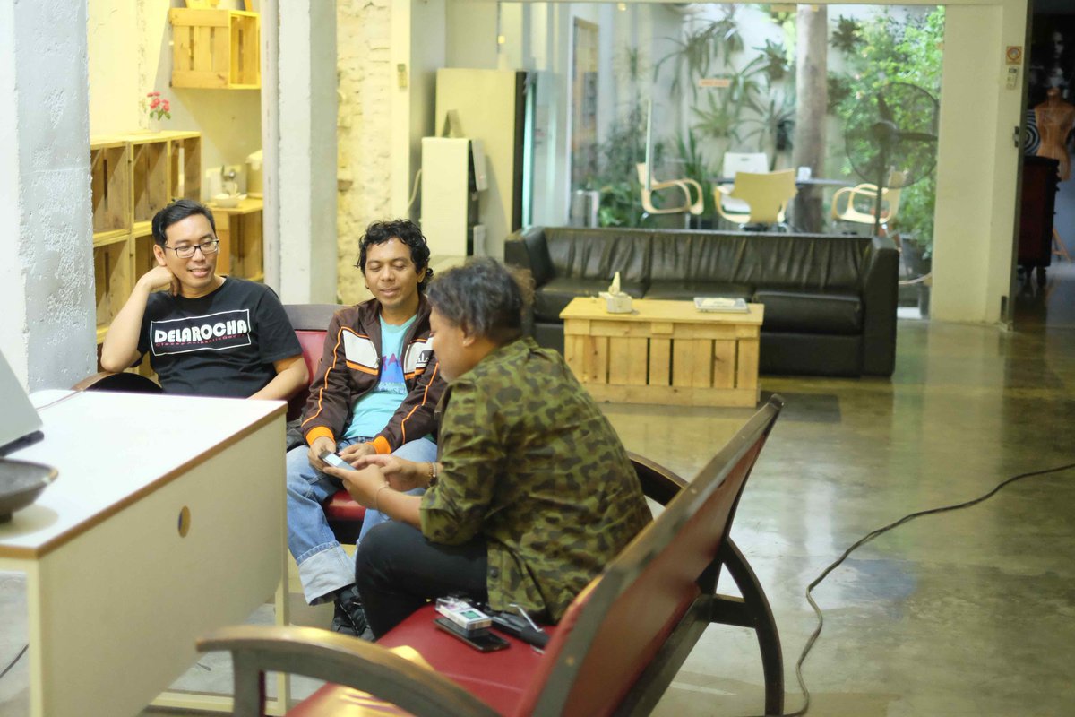 Di bulan Ramadan ini, kami bertemu dengan pak guru <a href="/AntonIsmael/">Anton Ismael</a> untuk menyiapkan sebuah kolaborasi. Nantikan.